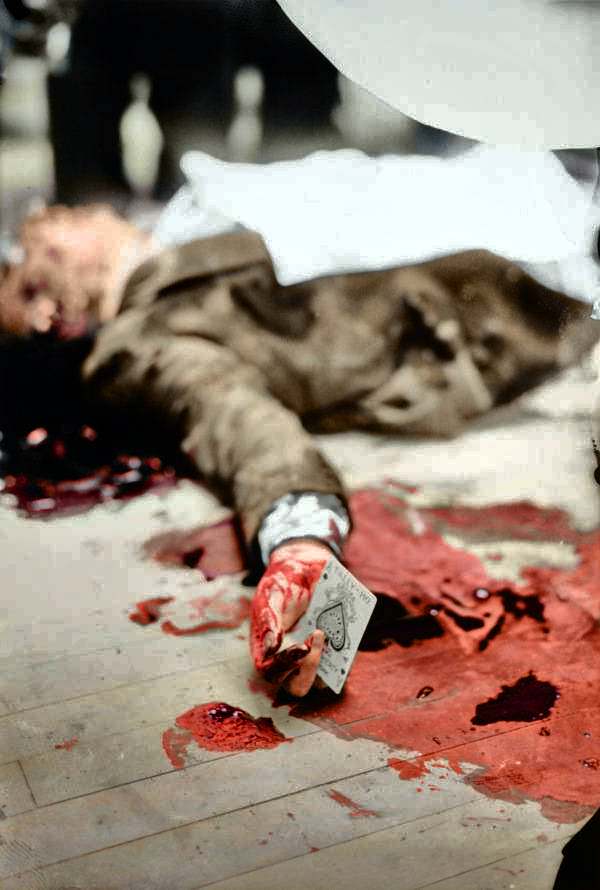 Mafia kingpin Joe Masseria holds the ace of spades, "the death card," in his hand following his murder on the orders of infamous gangster Charles "Lucky" Luciano in a Coney Island restaurant, 1931.