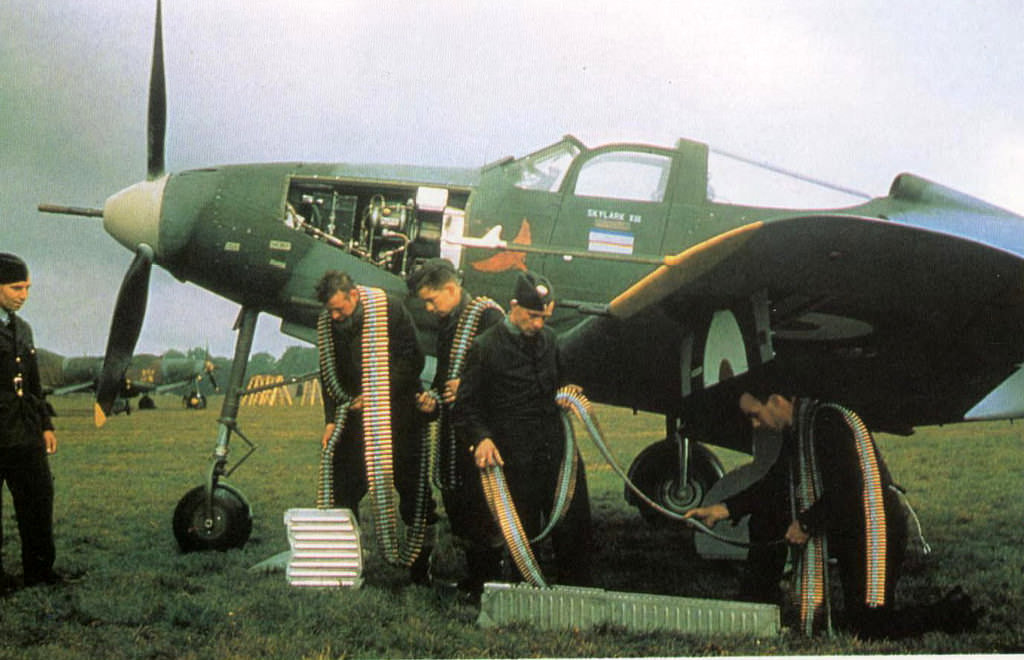 Rearming guns on a RAF P-400 Airacobra from 601 Squadron, it was the only British Squadron ever armed fighters, the P-400 from August, 1941 to March 1942