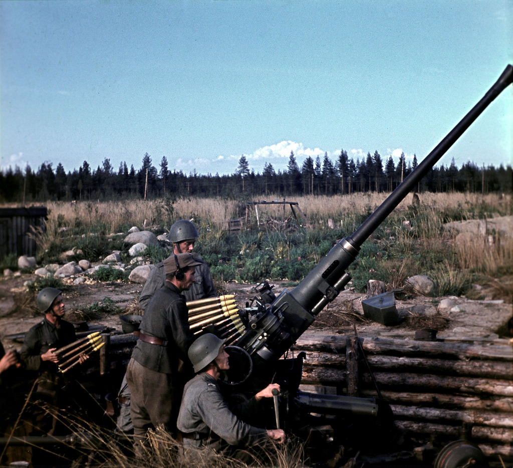40-mm automatic anti-aircraft gun at Finnish airfield, Leningradskaya oblast, August 26, 1943