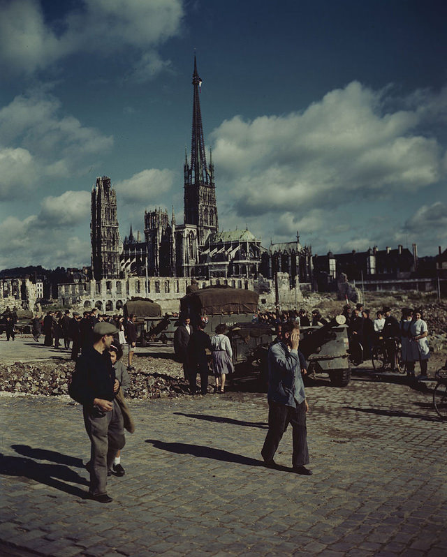 Canadian trucks with QF 25 pounder in the square of the French city of Rouen (Rouen Cathedral in the distance)