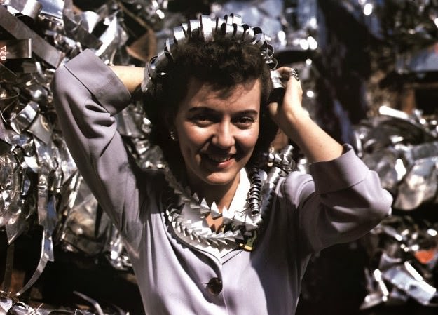 Annette del Sur publicizes a salvage campaign in yard of Douglas Aircraft Company, in Long Beach, California, in October of 1942