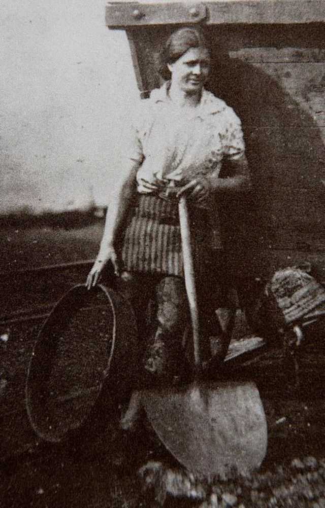 Wigan’s Pit Brow Women: Photos Depicting Poor Working Conditions Of Women Miners In Victorian England