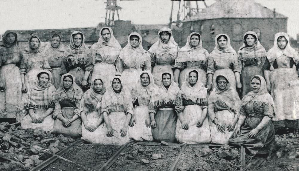 Wigan’s Pit Brow Women: Photos Depicting Poor Working Conditions Of Women Miners In Victorian England