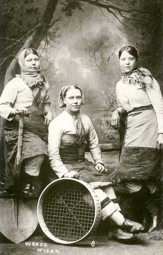 Wigan’s Pit Brow Women: Photos Depicting Poor Working Conditions Of Women Miners In Victorian England