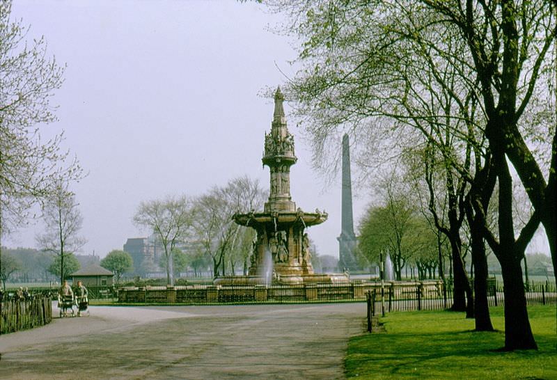 Queen Victoria Fountain (The Doulton Fountain), People's Palace, Glasgow Green, 1961