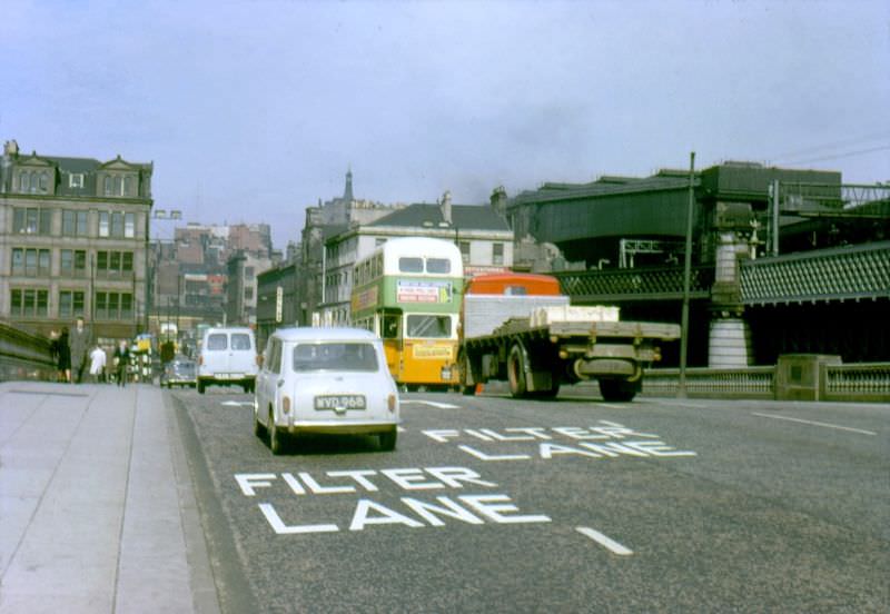 Traffic on King George V Bridge, 1961