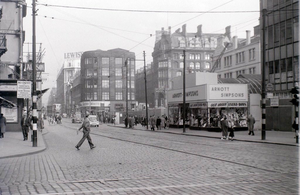 Argyle Street, Lewis’s huge department store in the background