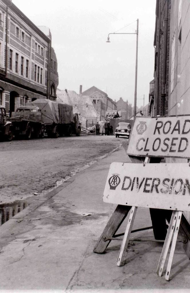 1960s Glasgow: Stunning Photos Documenting Streets Scenes And Everyday Life