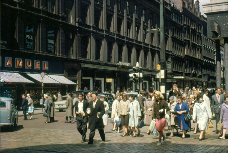 Crossing Argyle Street at junction with Buchanan Street, 1961