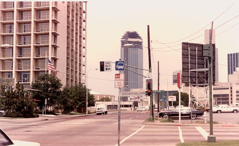 Bank of America under construction (GreneLefe Hotel on left), August 1984
