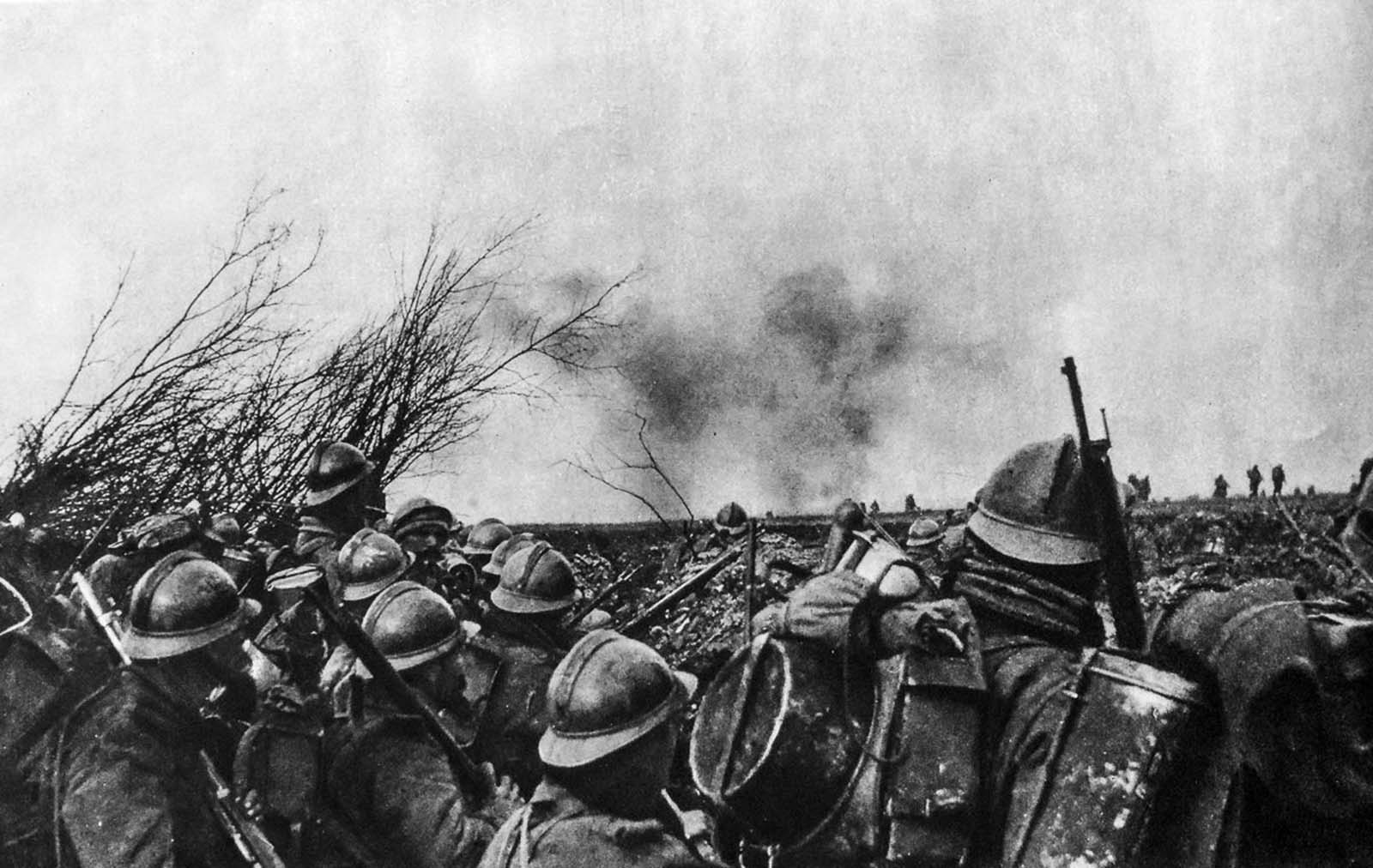 French troops prepare to move on German positions.