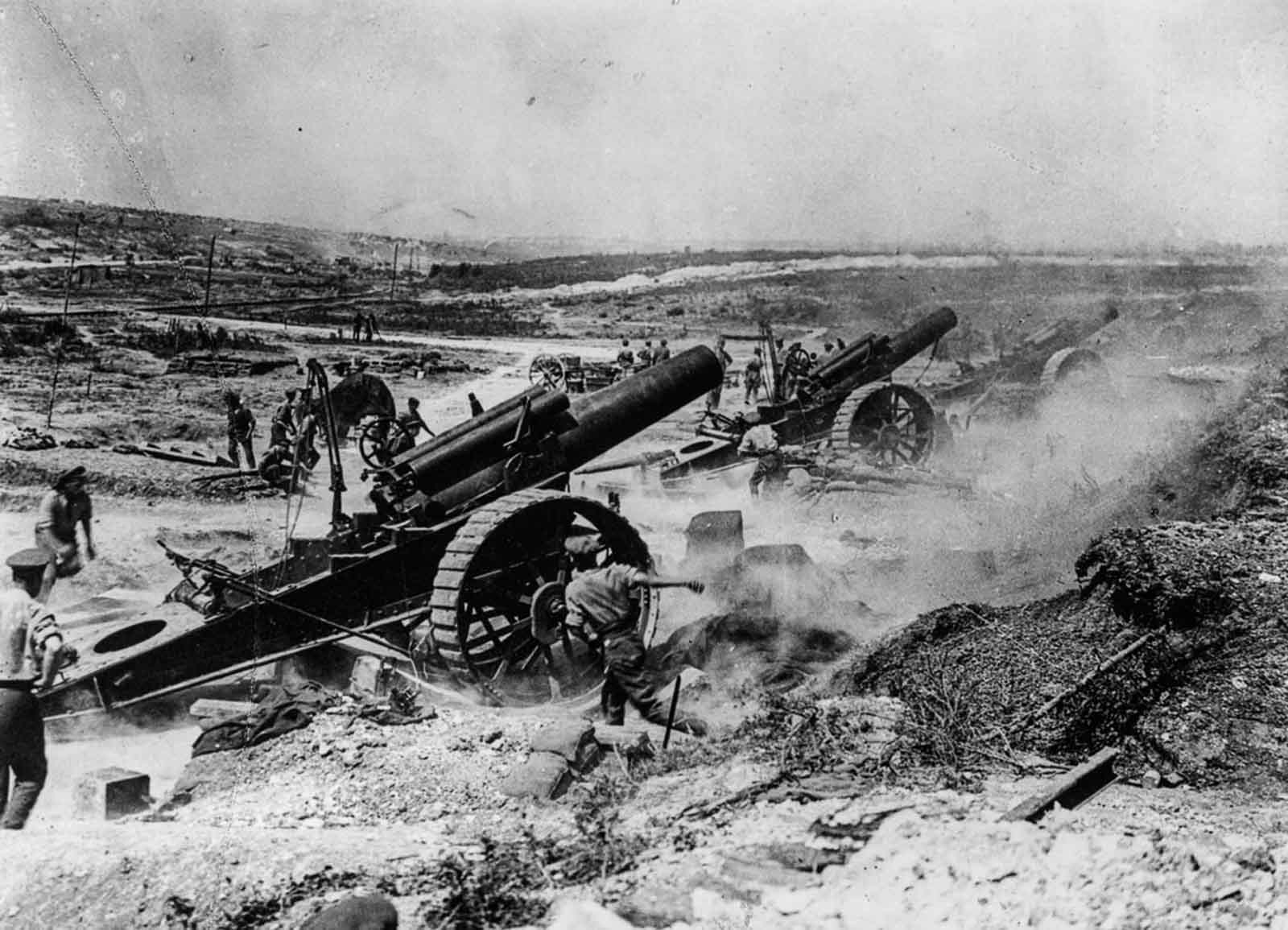 The 39th Siege Battery artillery in action in the Fricourt-Mametz Valley. August, 1916.