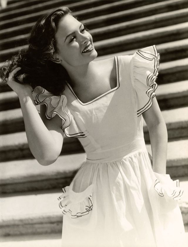 Donna Reed: The Epitome of Grace and Warmth in Hollywood's Golden Age