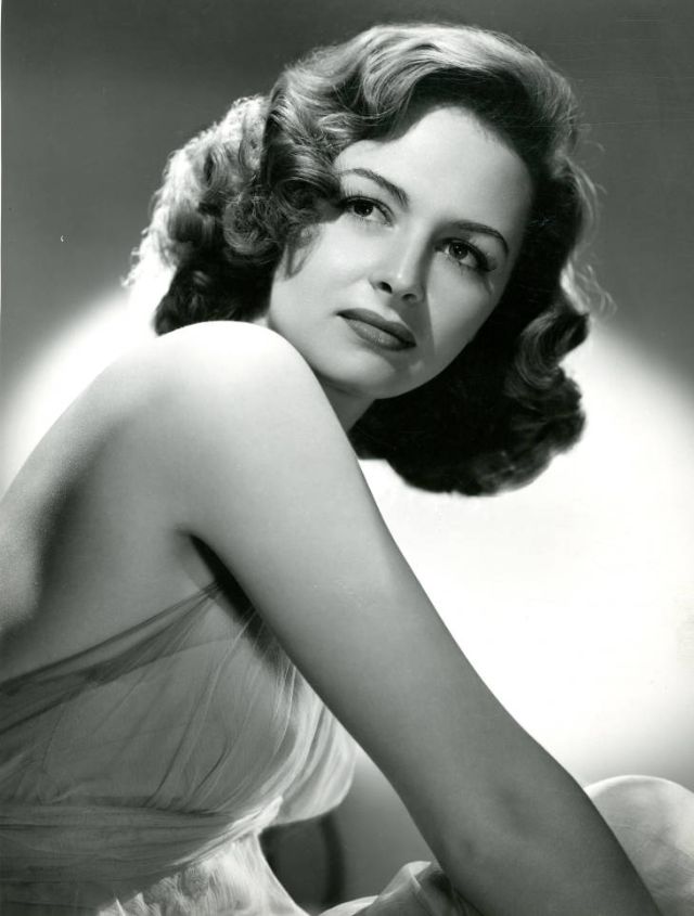 Donna Reed: The Epitome of Grace and Warmth in Hollywood's Golden Age