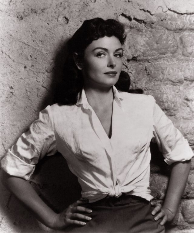 Donna Reed: The Epitome of Grace and Warmth in Hollywood's Golden Age