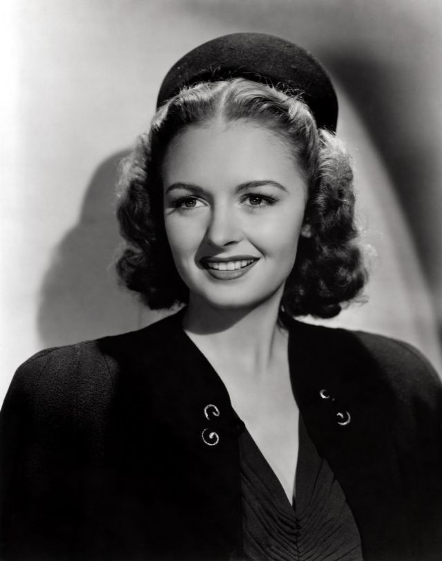 Donna Reed: The Epitome of Grace and Warmth in Hollywood's Golden Age