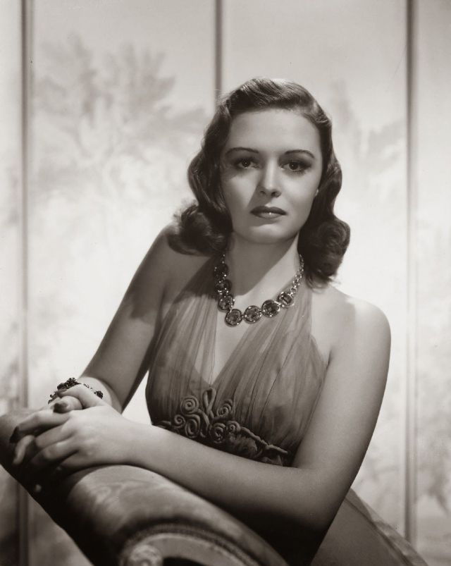 Donna Reed: The Epitome of Grace and Warmth in Hollywood's Golden Age