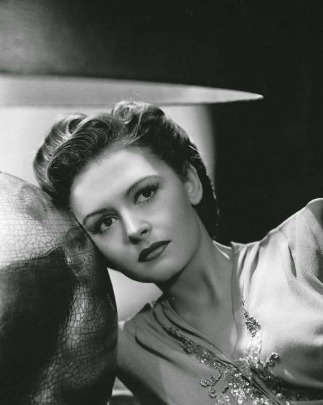 Donna Reed: The Epitome of Grace and Warmth in Hollywood's Golden Age