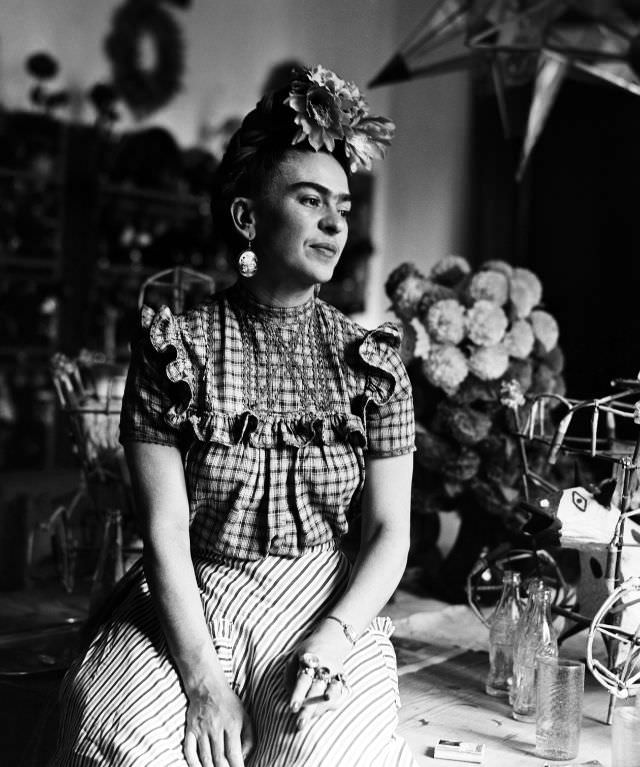 Beautiful Portraits Of Frida Kahlo In 1944 Captured By Sylvia Salmi