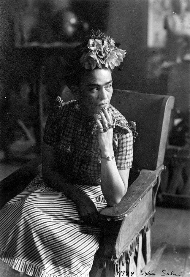 Beautiful Portraits Of Frida Kahlo In 1944 Captured By Sylvia Salmi