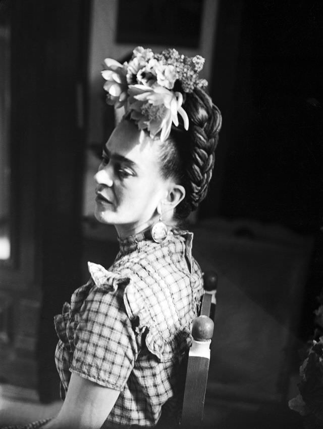 Beautiful Portraits Of Frida Kahlo In 1944 Captured By Sylvia Salmi