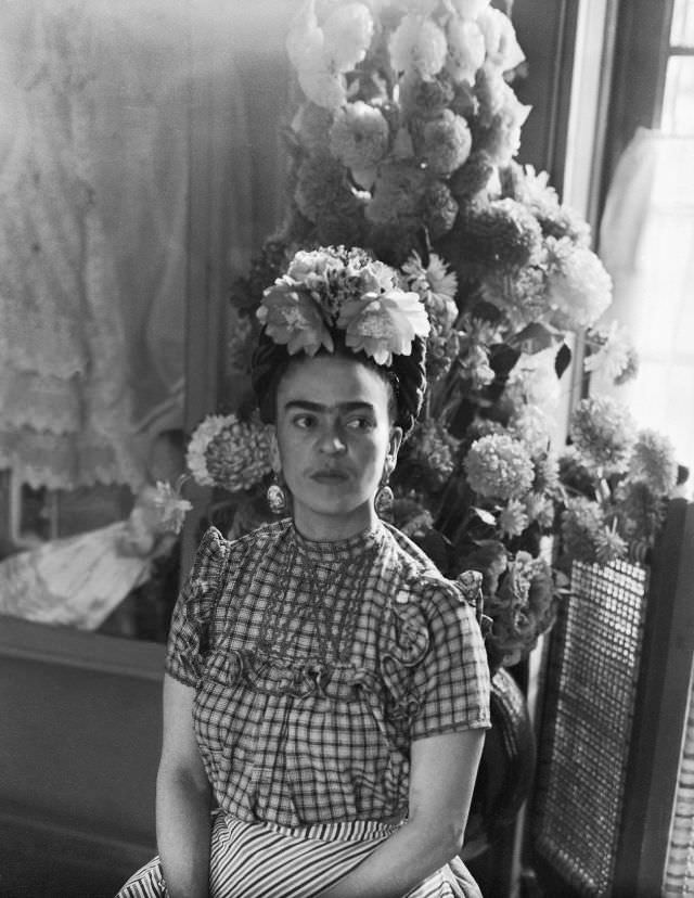 Beautiful Portraits Of Frida Kahlo In 1944 Captured By Sylvia Salmi