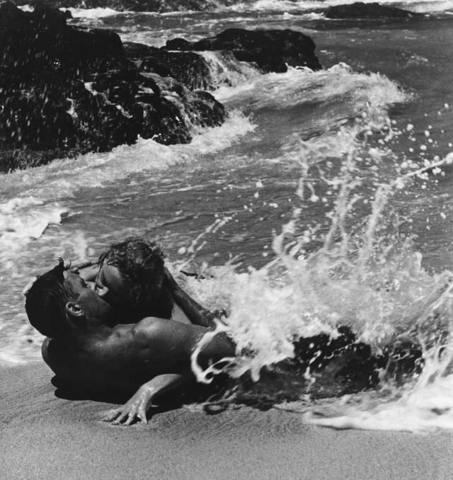 Burt Lancaster and Deborah Kerr in their famous surfside kiss in 'From Here to Eternity,' 1953.