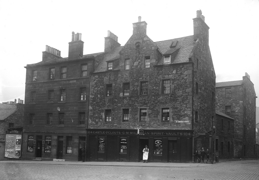 Castle o’Clouts spirit vaults at 104 St Leonards Street in Edinburgh, 1910s