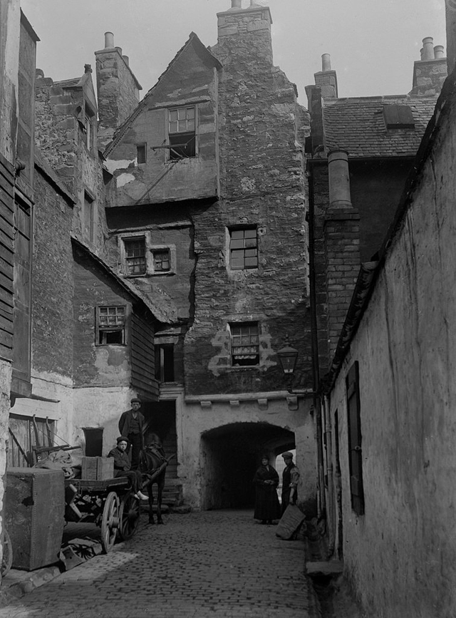 Huntly House from Bakehouse Close, Canongate in Edinburgh, ca. 1920s
