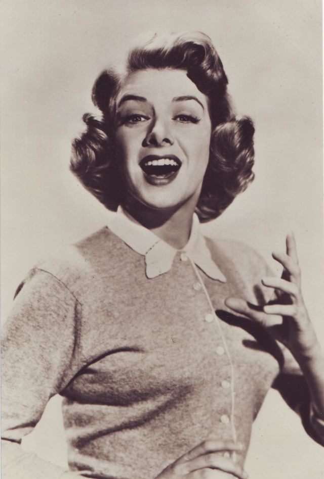 Rosemary Clooney: The Silken Voice of an Era and Her Journey Through Stardom