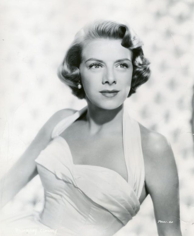 Rosemary Clooney: The Silken Voice of an Era and Her Journey Through Stardom