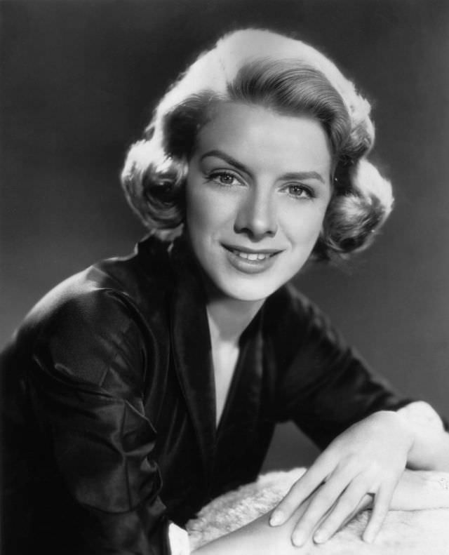 Rosemary Clooney: The Silken Voice of an Era and Her Journey Through Stardom