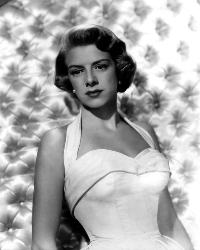 Rosemary Clooney: The Silken Voice of an Era and Her Journey Through Stardom