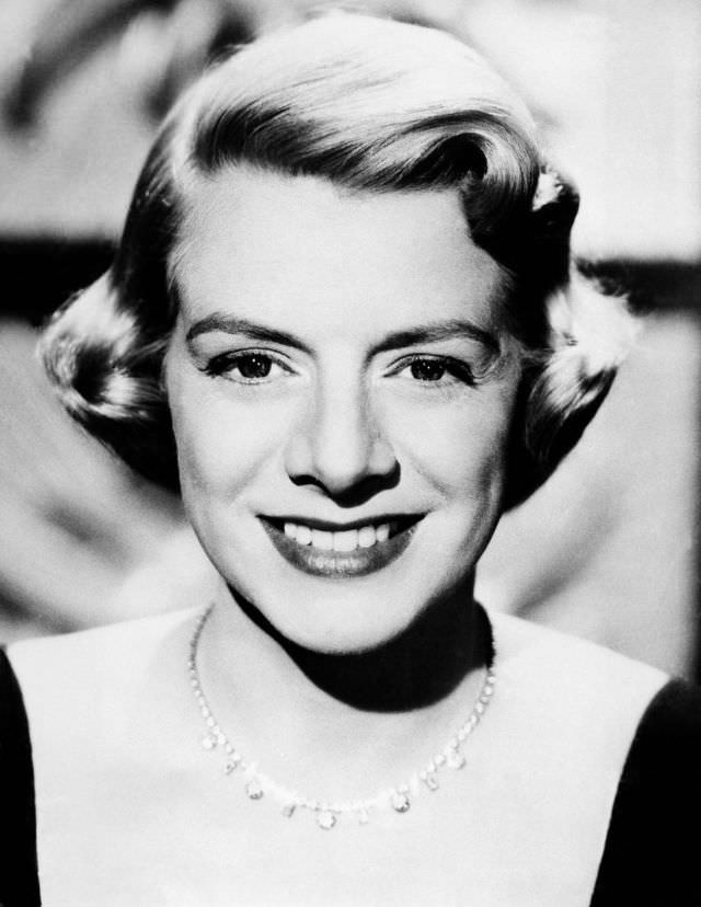 Rosemary Clooney: The Silken Voice of an Era and Her Journey Through Stardom