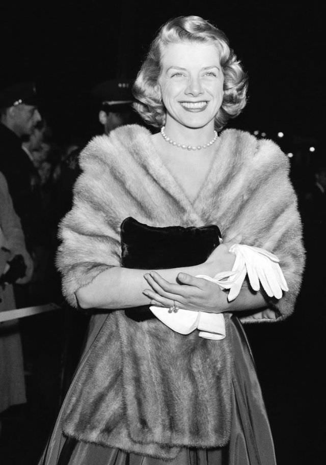 Rosemary Clooney: The Silken Voice of an Era and Her Journey Through Stardom