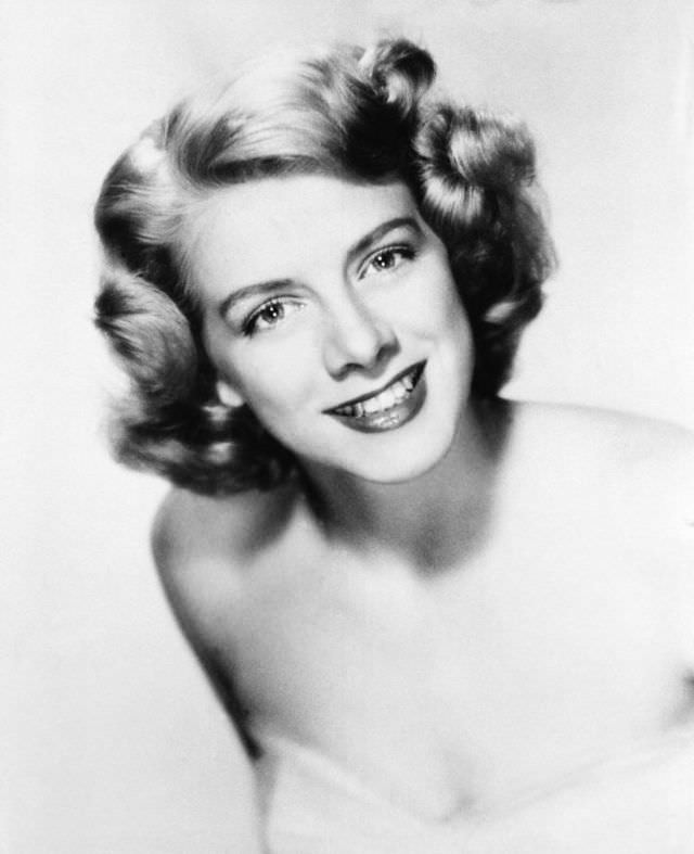 Rosemary Clooney: The Silken Voice of an Era and Her Journey Through Stardom