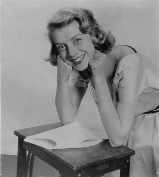 Rosemary Clooney: The Silken Voice of an Era and Her Journey Through Stardom