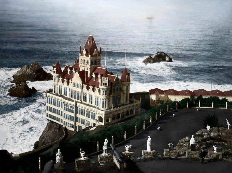 The second Cliff House in the late 1890s