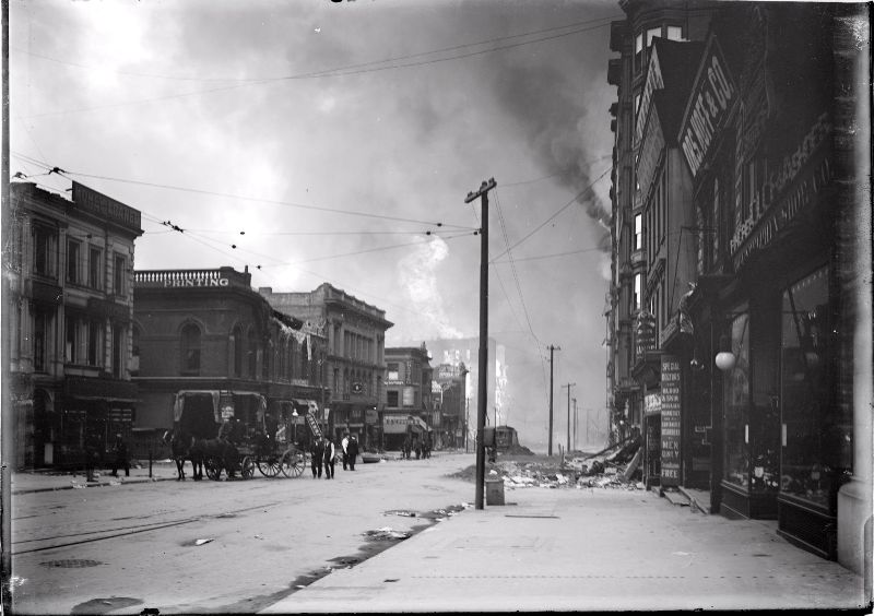 Fire scene on Third Street above Mission Street, April 1906