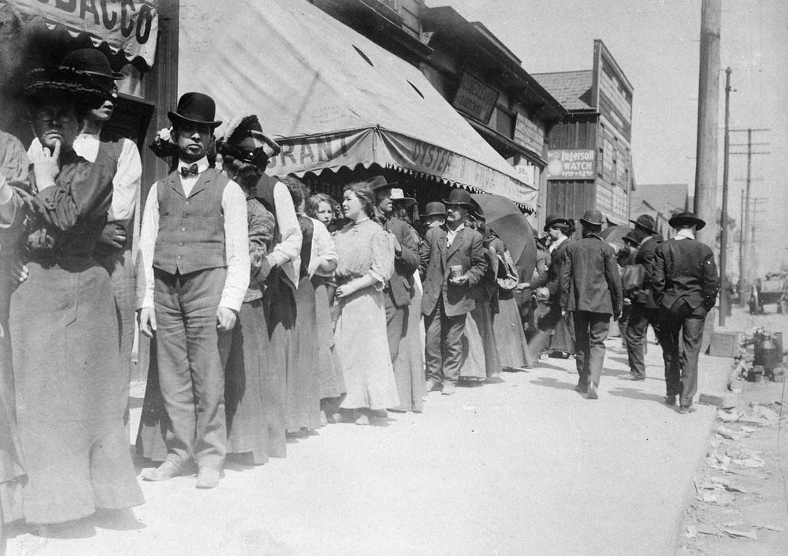 Bread lines formed across the city as aid distribution centers were established.