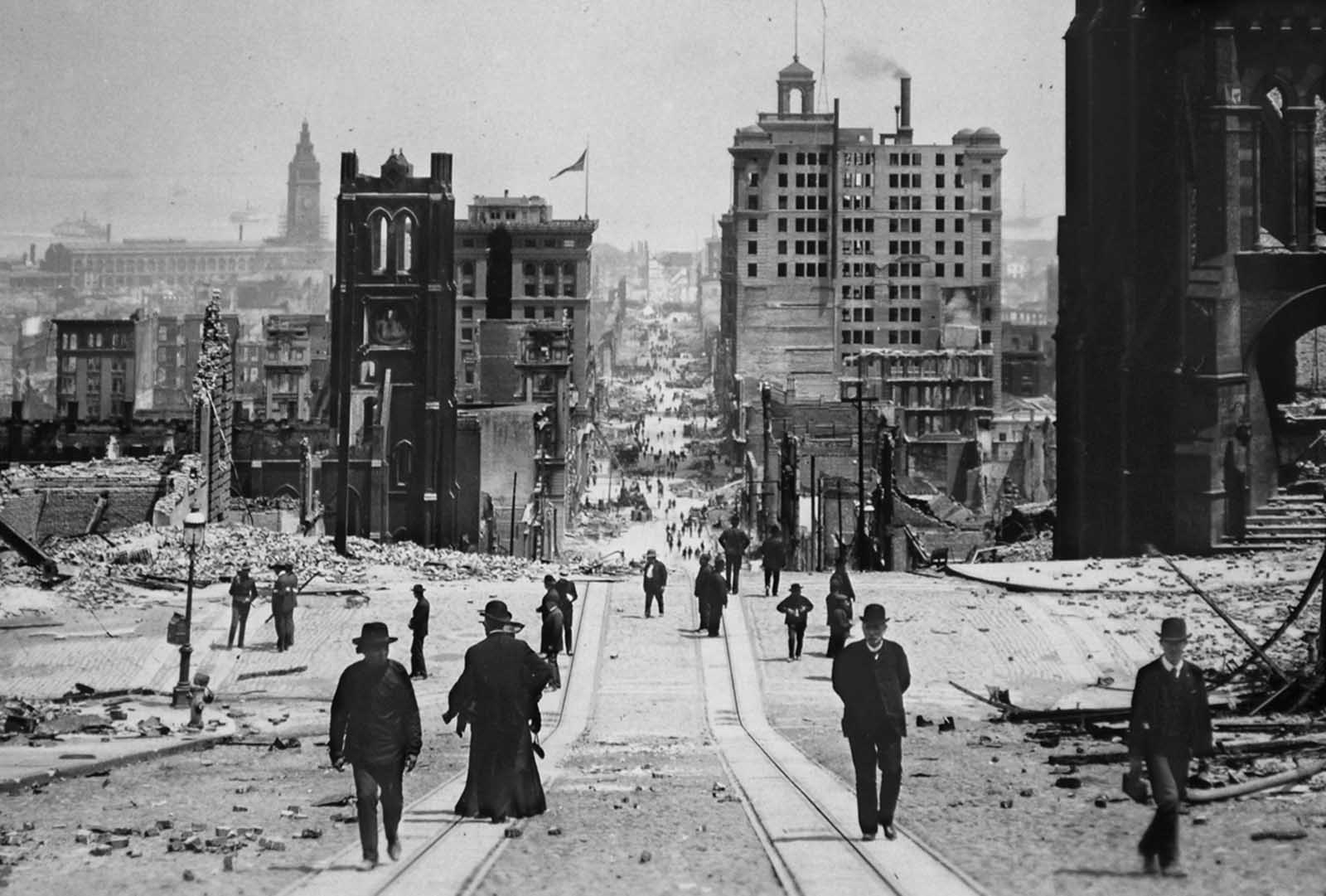 California Street looking east from Grant Avenue, which was DuPont Street in 1906. The immediate part of this district is that of Chinatown, the lower part is the financial district showing Merchant’s Exchange Building.