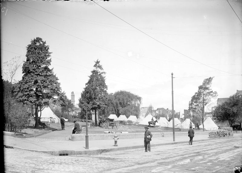 Refugee camp in Portsmouth Square, 1906