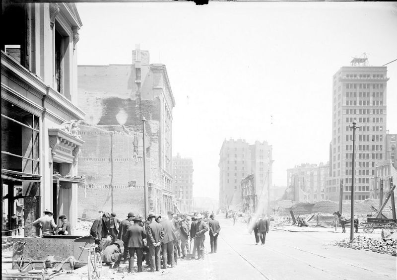 View east on Post St. past Shreve & Co. Building, 210 Post St., still standing, 1906