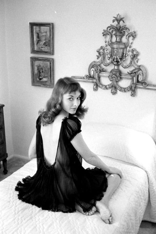 Vikki Dougan Made The Best Exits: Stunning and Provocative Style That Popularized the Backless Dress
