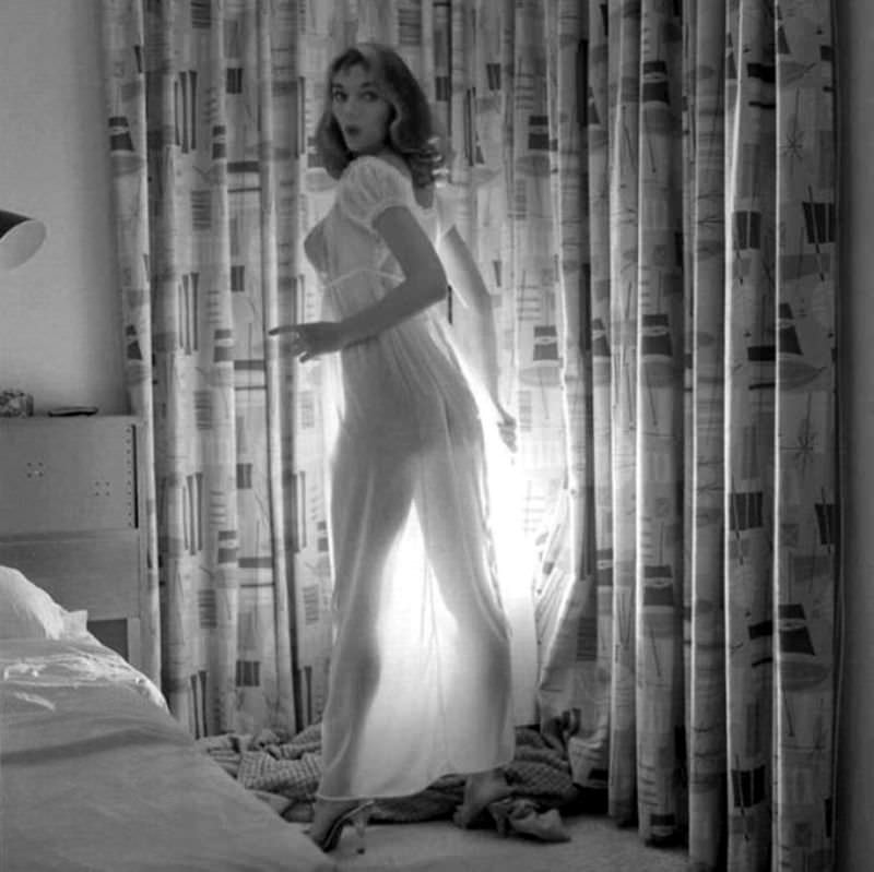 Vikki Dougan Made The Best Exits: Stunning and Provocative Style That Popularized the Backless Dress