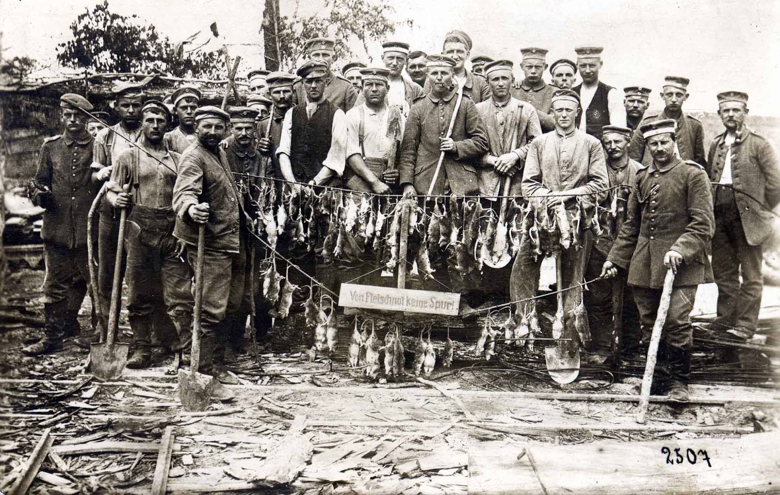 Soldiers posing with the rats, they caught after few hours of hunting. Some of the men are toting shovels and improvised clubs, undoubtedly the weapons of choice in this particular ‘Rattenjagd’.