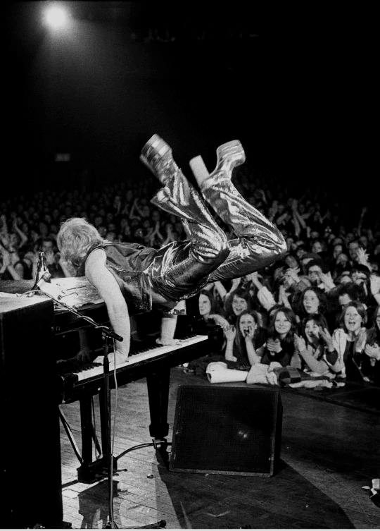 Elton John live at Sundown Theatre 1973