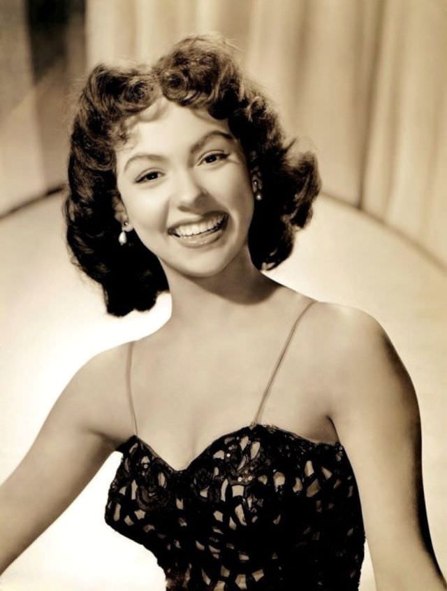 The Unstoppable Rise of Young Rita Moreno: A Glimpse into the Early Life of an EGOT Legend