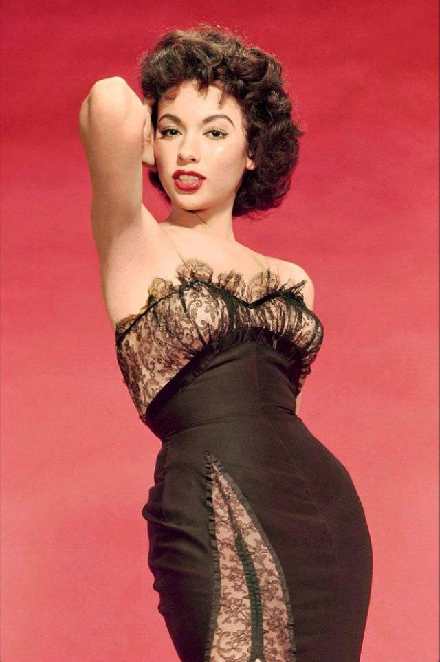 The Unstoppable Rise of Young Rita Moreno: A Glimpse into the Early Life of an EGOT Legend