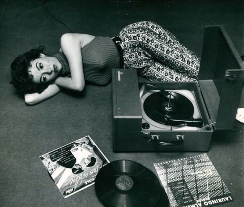 The Unstoppable Rise of Young Rita Moreno: A Glimpse into the Early Life of an EGOT Legend